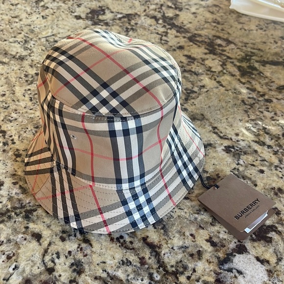 Burberry Bucket hat - Picture 1 of 2